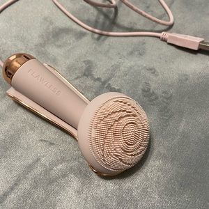 Flawless Cleanse Hydro-Vibrating Facial Cleanser